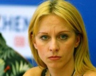 Сестрата на Нана продава имот, за да я спаси
