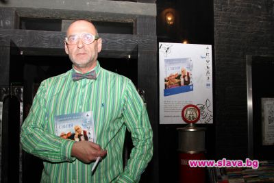 slava.bg : Любен Дилов-син по време на официалната премиера на книгата „FaceБуки III том. Житейските възгледи на дремещата в мен свиня“. slava.bg : Любен Дилов-син по време на официалната премиера на книгата „FaceБуки III том. Житейските възгледи на дремещата в мен свиня“.
