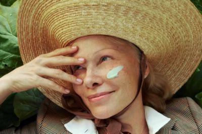 slava.bg : Памела Андерсън пусна подмладяващ крем за лице, вдъхновен от природата и живота без грим slava.bg : Памела Андерсън пусна подмладяващ крем за лице, вдъхновен от природата и живота без грим