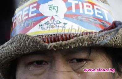 Китаец пише със сълзи