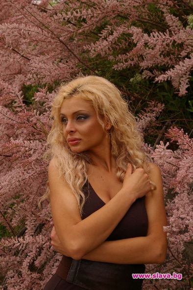 Изкусителката Мариела със собствен уебсайт