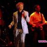 Фронтменът на Simply Red оцелява в самолетен инцидент