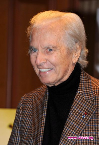 Почина Морис Жар