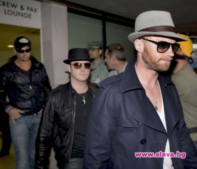 Boyzone се татуираха в памет на Гейтли