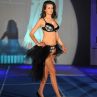 Подгласничка на Мис България дефилира по бельо