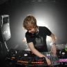 Един плаж, един фестивал, един месец и 25 DJs
