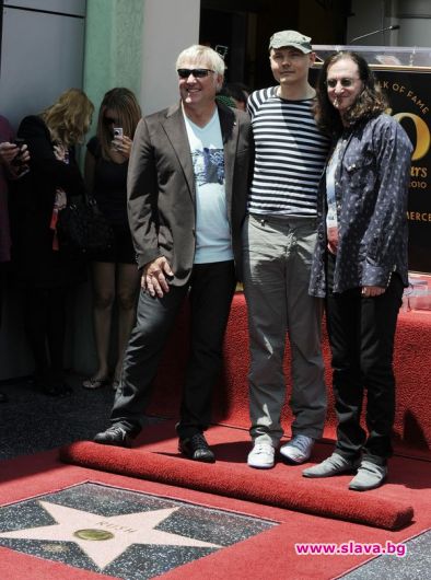 Вокалистът на Smashing Pumpkins припаднал на концерт