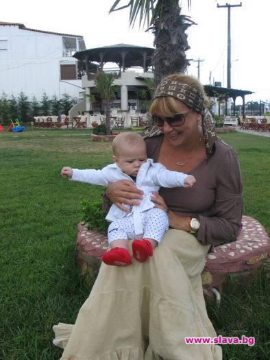 Люба Пашова се омъжи в българскито посолство в Пекин