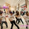 Хип-хоп танцьори раздвижиха посетителите в търговски център с масов танц