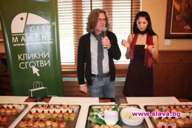 ИВАН И ЖЕНИ ЛЕЧЕВИ ГОСТУВАТ НА БЛАГОТВОРИТЕЛНИЯ КОЛЕДЕН БАЗАР ТАЗИ НЕДЕЛЯ