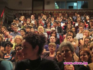 „СВЕТЪТ Е ГОЛЯМ И СПАСЕНИЕ ДЕБНЕ ОТВСЯКЪДЕ” ТРОГНА БРЮКСЕЛ