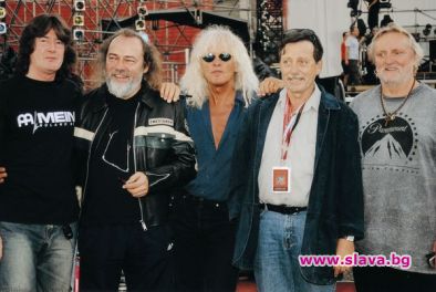 КИТАРИСТЪТ НА ОМЕГА ЩЕ РАЗГЛЕЖДА НОЩНА СОФИЯ     