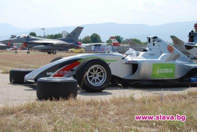 Пламен Кралев се състезава срещу изтребител