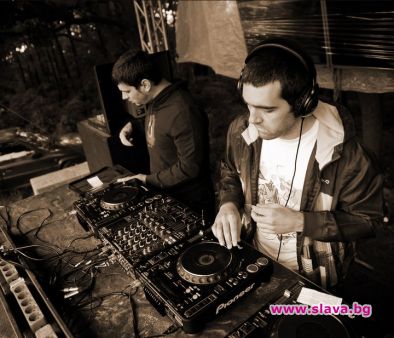 Дъбстеп  и бийтбокс надежди рамо до рамо с 16bit