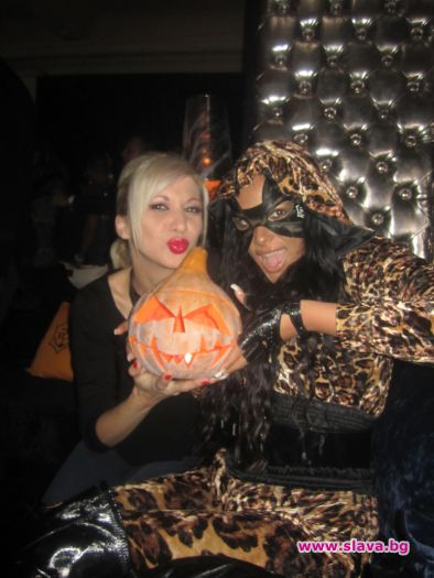 Miss Sexy Paparazzi Ана-Мария се преобрази в хищна котка за Хелоуин 