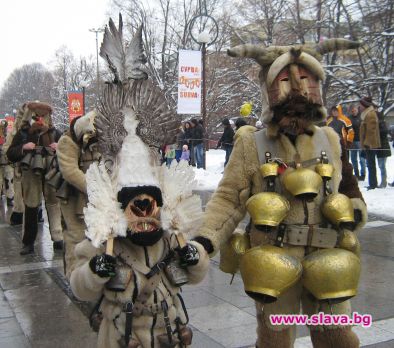 6255 маскирани гонят злото 2 дни в Перник
