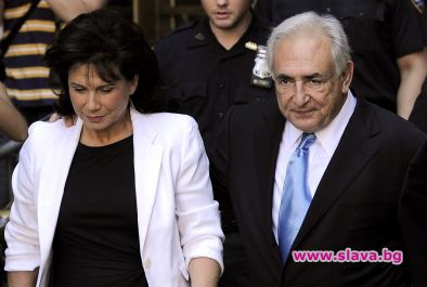 Решетки за Строс-Кан, станал сутеньор