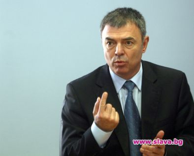 НБУ “купи” просветния министър с 30 бона за година