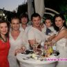 Родни звезди посрещнаха лятото с бяло парти