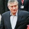 На раздяла Робърт де Ниро раздаде автографи с усмивка