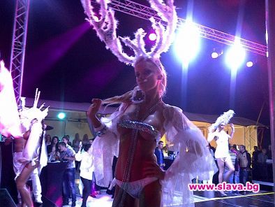 Певица стана стриптийзьорка