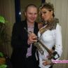 Гъмзата развежда чалга певица