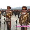 Севернокорейските генерали с ордени и по краката