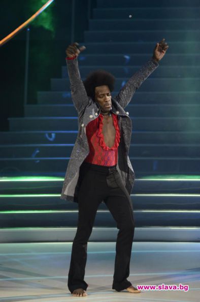 Алфредо храни внуци в Куба