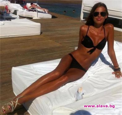 Пращат чалгарка да чисти тоалетни