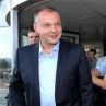 Станишев вози сина си на шейна