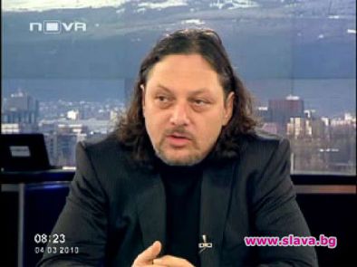 Крадци тършуват дома на Алгафaри, докато семейството му е там