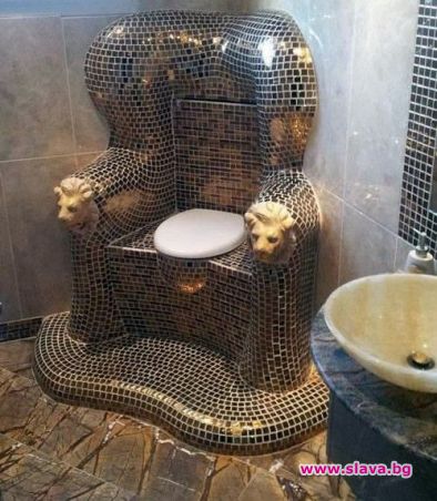 Янукович ходил по нужда в златен клозет