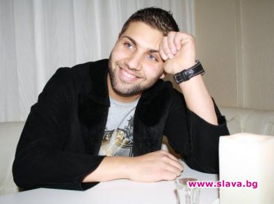 Ученички нападнаха Ангел