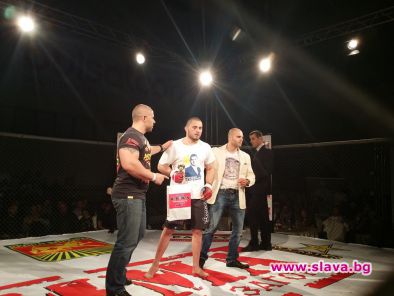 Двама симпатизанти на ББЦ с купи от турнира по ММА в Стара Загора 