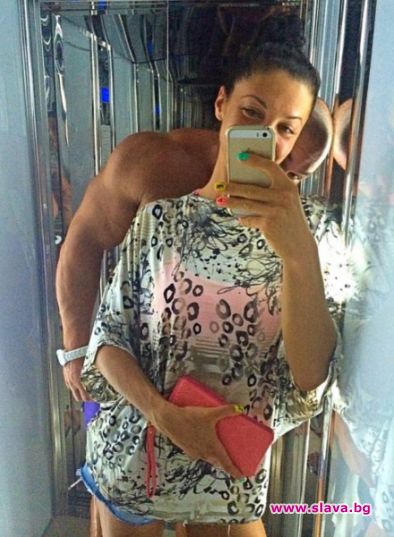 Митко Димитров се наслаждава на шоуто на Биляна