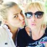 Деси Цонева и Нона Йотова без мъже на море