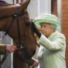 Кон на Елизабет II надрусан с морфин