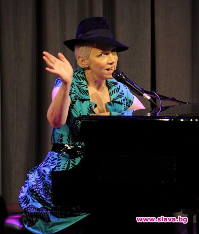 Ани Ленъкс приключва с кариерата си