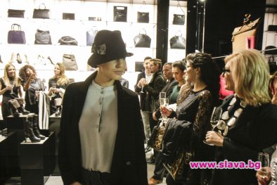 Шампанско и Порше за ревюто на Армани в София