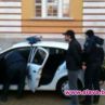 НСО арестува художник за въпрос към Плевнелиев