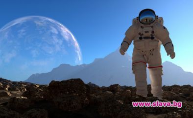 Продава се първото космическо селфи