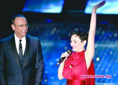 Водеща без сутиен взриви мрежата