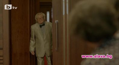 Никола Анастасов привлича вниманието на Стоянка Мутафова