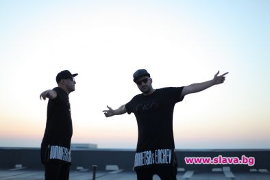 Нападение от комари отложи снимки на Румънеца и Енчев