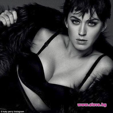 Кейти Пери се съблече в Япония