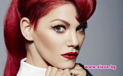 Жана завлече комшии