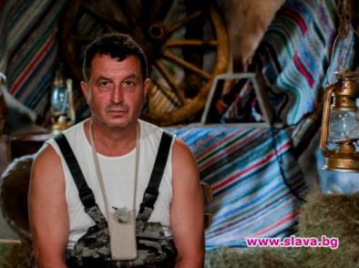 Майор пое командването във