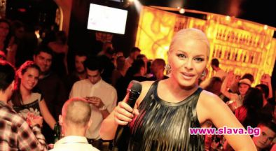 Деси Слава върти любов по участия 
