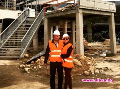 Дарина Павлова строи хотел в