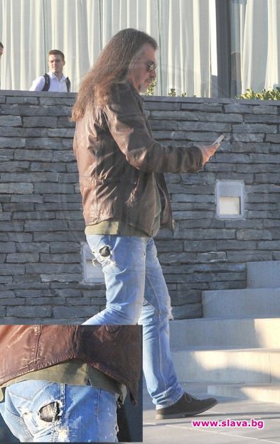 Халваджиян със скъсани дънки 